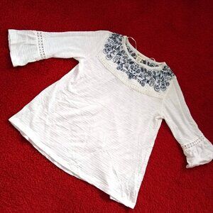 bell sleeve embroidered peasant top NWOT